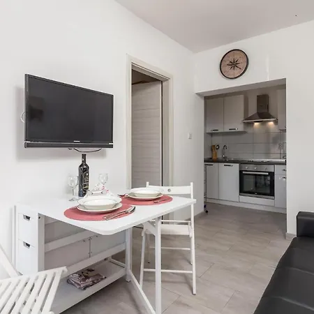 Apartment 2 Bedroom Amazing In Cres