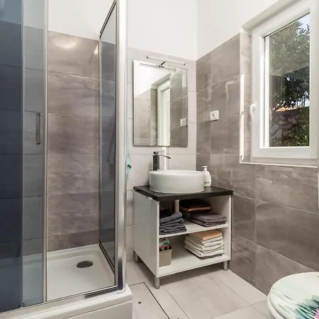 2 Bedroom Amazing In Apartment