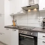 2 Bedroom Cozy In Апартаменты Црес