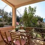 2 Bedroom Cozy In Апартаменты Црес